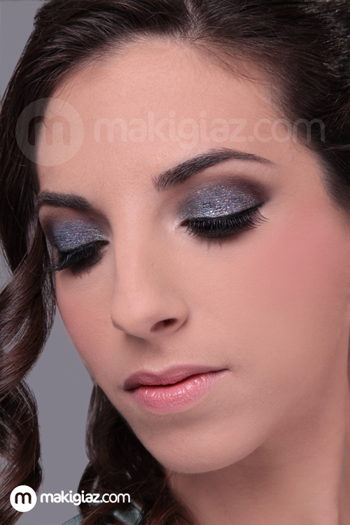 Glamour Silver-Blue MakeUp Look
